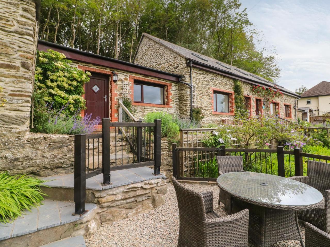 Honeysuckle Cottage — 4-Star Luxury Hotel in Barnstaple, United Kingdom