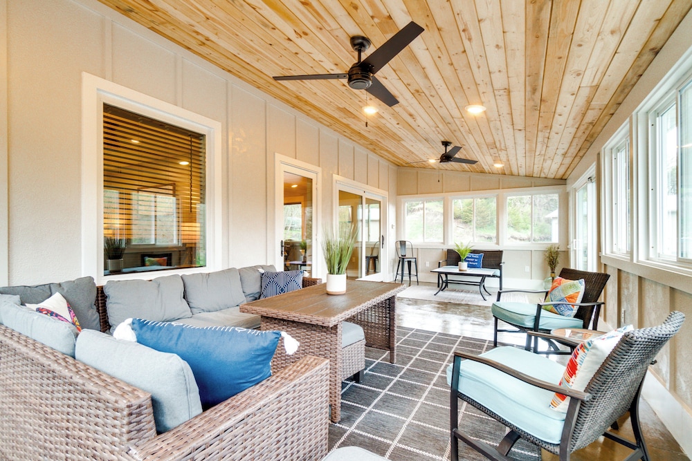 Scenic Yankton Retreat w Fire Pit: 1 Mi to Lake — hotel in Yankton
