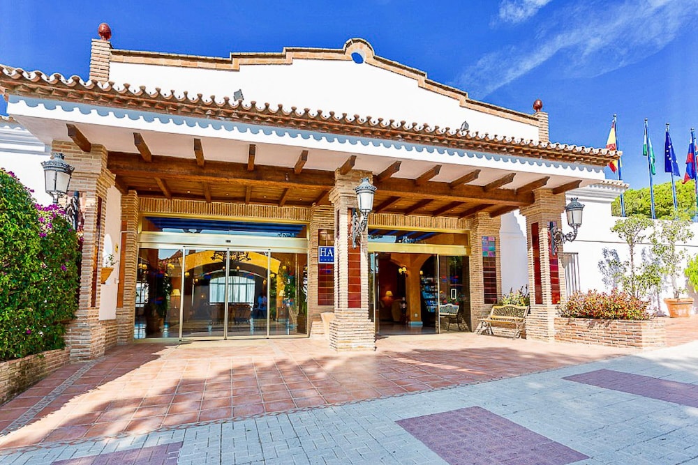 Marbella Resort 9 Pool Whirlpool Sauna — Marbella