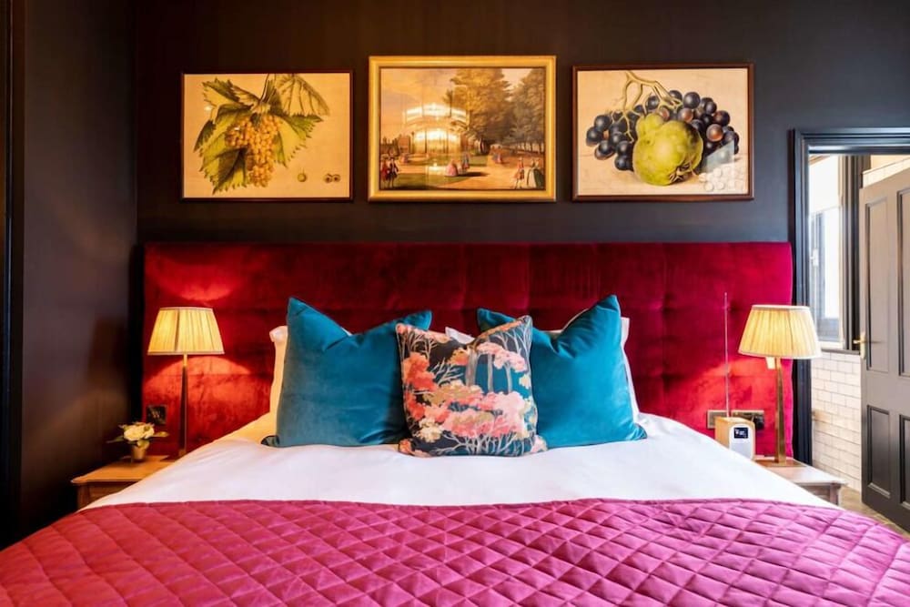 The Park Hotel — Teddington