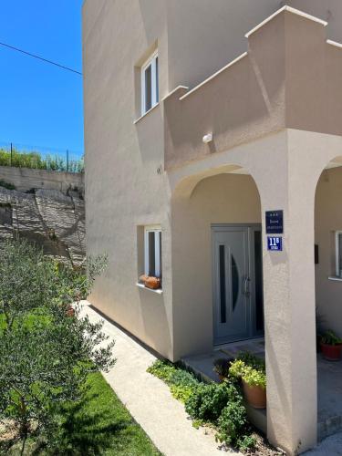 Apartmani Miki — 4-Star Luxury Hotel in Split, Croatia