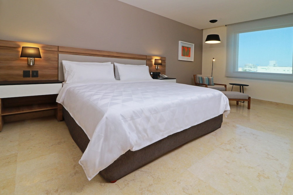 Holiday Inn & Suites Puerto Vallarta Marina & Golf by IHG