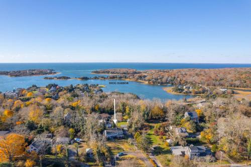 656 W Falmouth Hwy Falmouth — 4-Star Luxury Hotel in Falmouth, United States