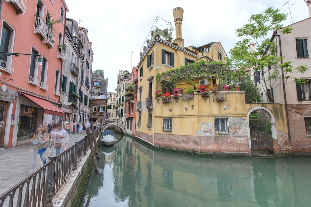 Residenza de l'Osmarin Suites — 4-Star Luxury Hotel in Venice, Italy