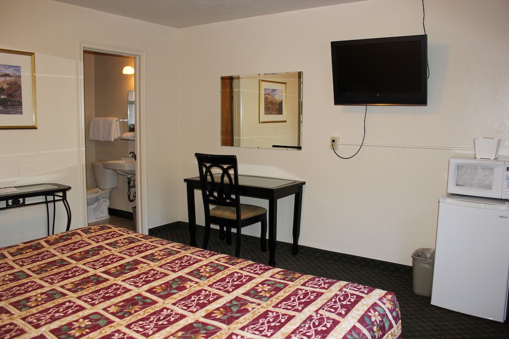 Lava Spa Motel & RV Park - photo 5