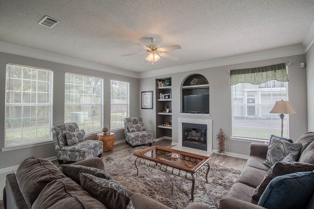 Legacy Villa 302 — 4-Star Luxury Hotel in Gulfport, United States