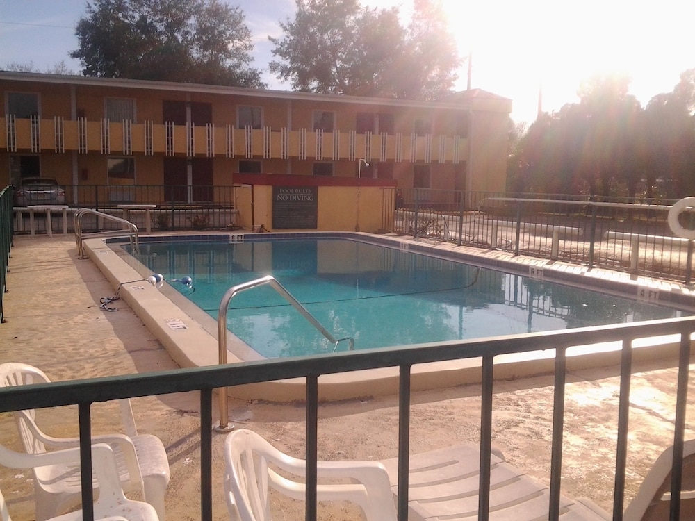 Budget Lodge of Mount Dora - photo 37