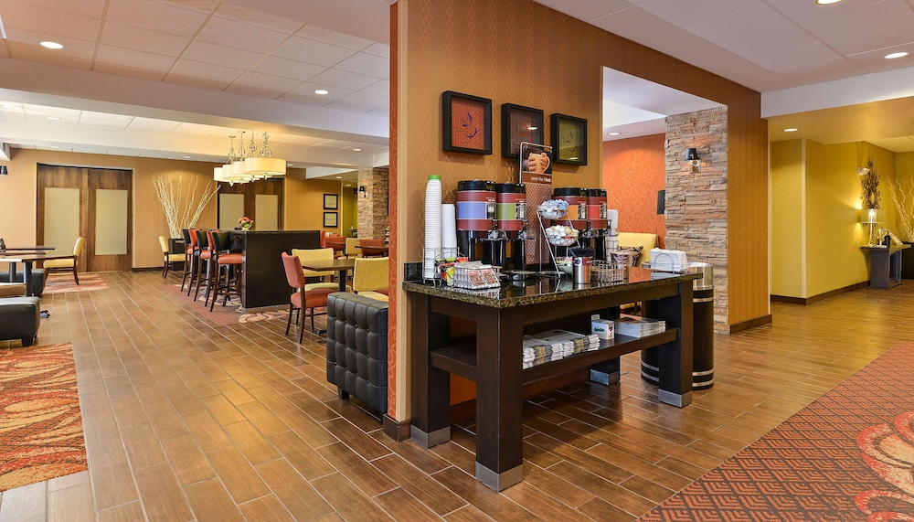 Hampton Inn Clinton IA - photo 6