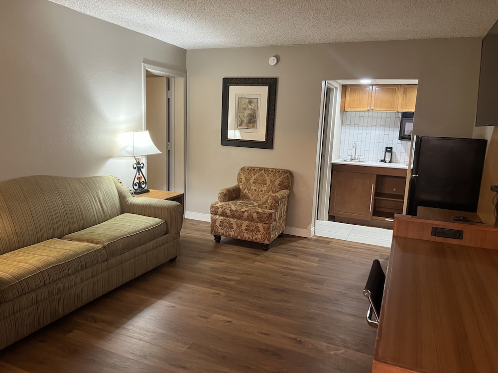 Baymont by Wyndham Odessa Highway 80 - photo 9