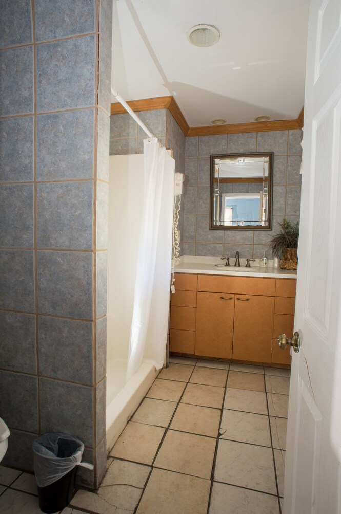 Nautical Motel and Suites - photo 98