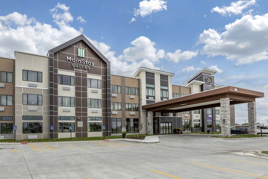 MainStay Suites Milwaukee Franklin - photo 3