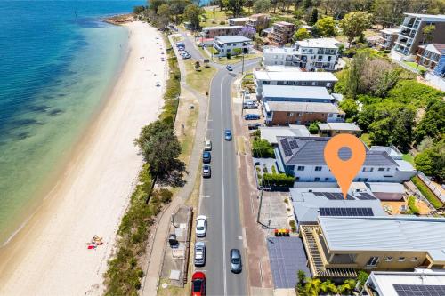 Silver Sands 29 Victoria Pde water views and across the road to the water — 4-Star Luxury Hotel in Nelson Bay, Australia