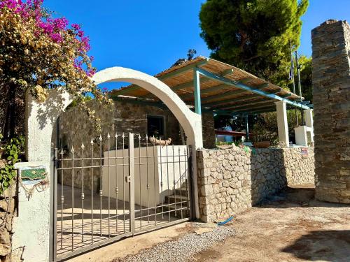 Seafret atsitsa in Skyros, Greece