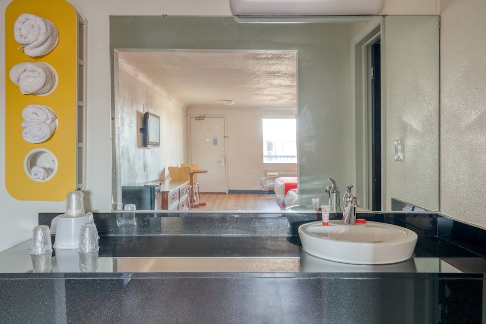 FairBridge Inn Express North Lima - photo 17