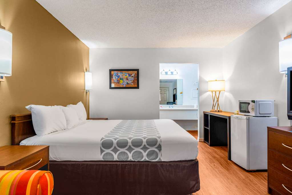 Econo Lodge Crystal River - photo 15
