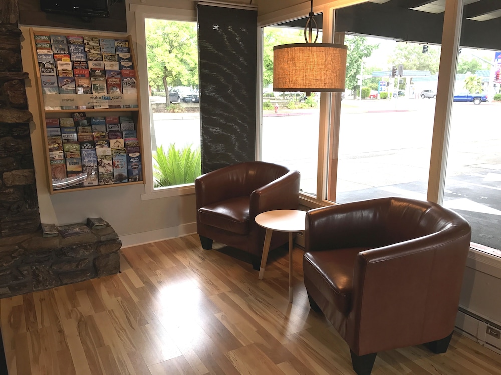 Thunderbird Lodge - photo 5