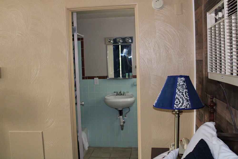 Lockview Motel - photo 30