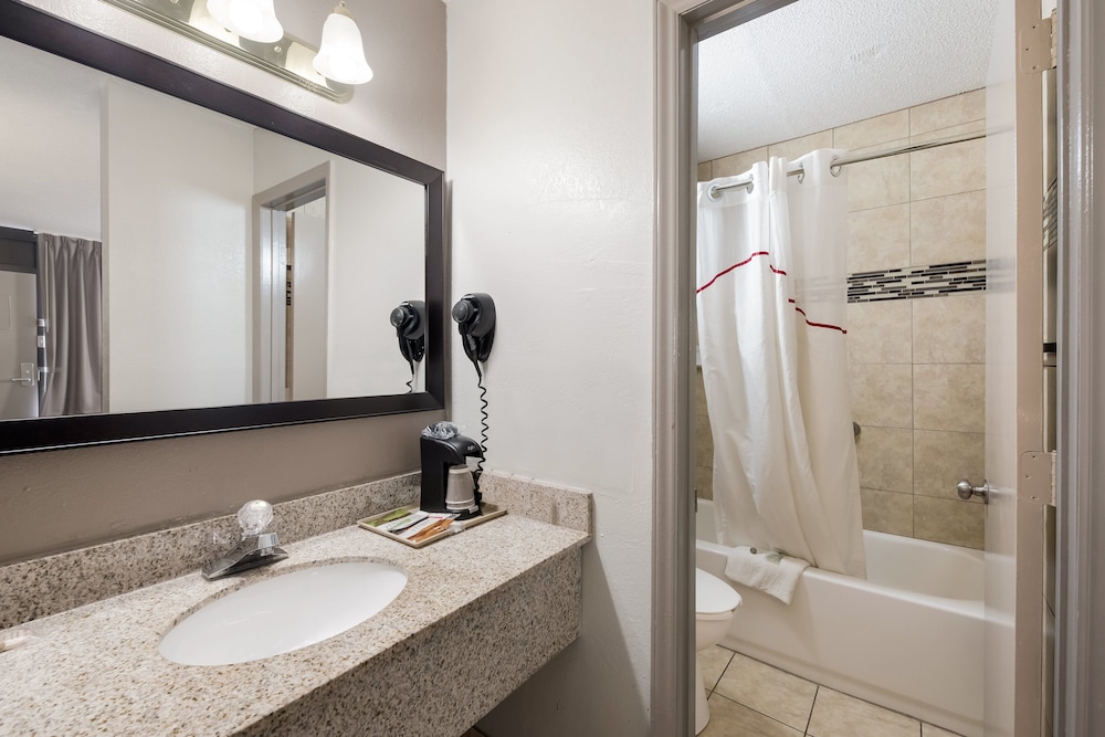 Red Roof Inn Lenoir - photo 20