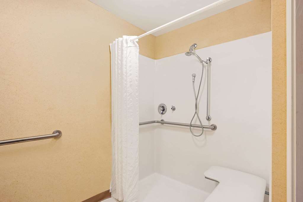 Baymont by Wyndham Pearl - photo 10