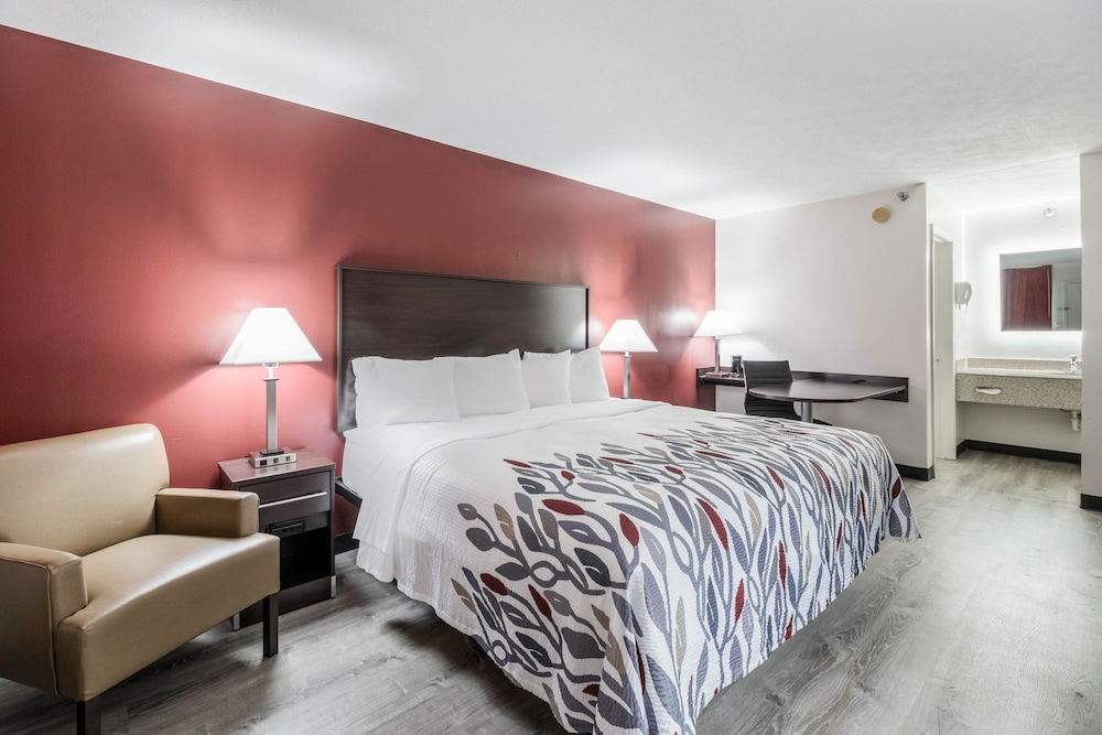 Red Roof Inn Cadiz - photo 13