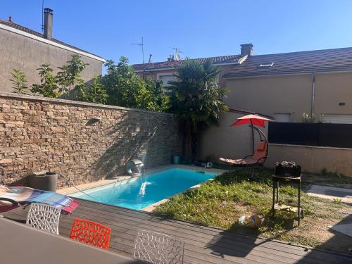 Maison moderne et spacieuse avec piscine — 4-Star Luxury Hotel in Villeurbanne, France