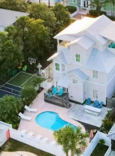 Summerwind Cuda Destin - carbon neutral hotel in Destin