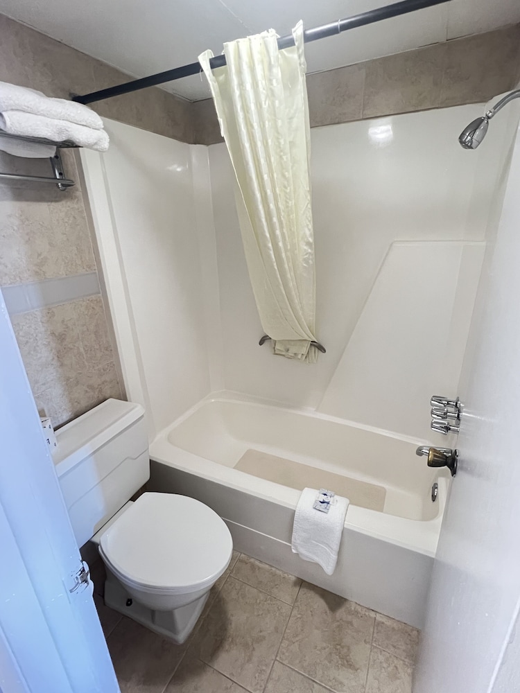 Hotel 81 El Reno - photo 16