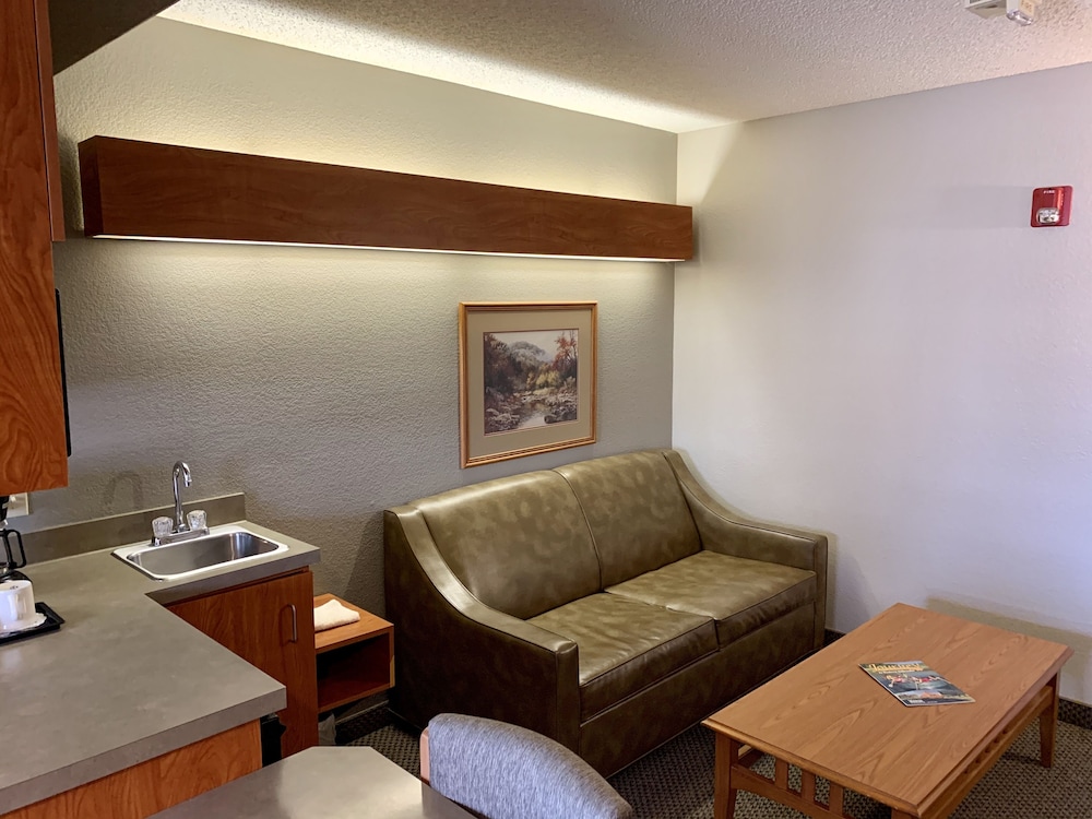 Monument Inn & Suites - photo 20