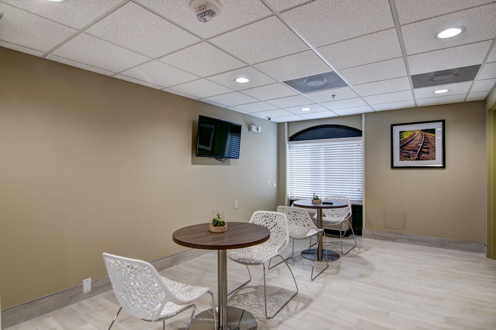 Candlewood Suites Richmond West Broad by IHG - photo 40