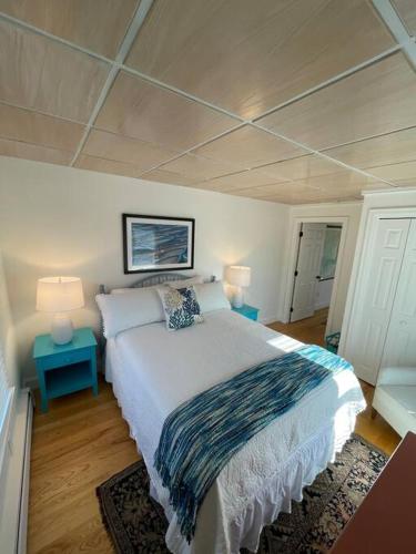 Updated Historic Water St 2 Bdr 2 Bath apartment. — 4-Star Luxury Hotel in Eastport, United States
