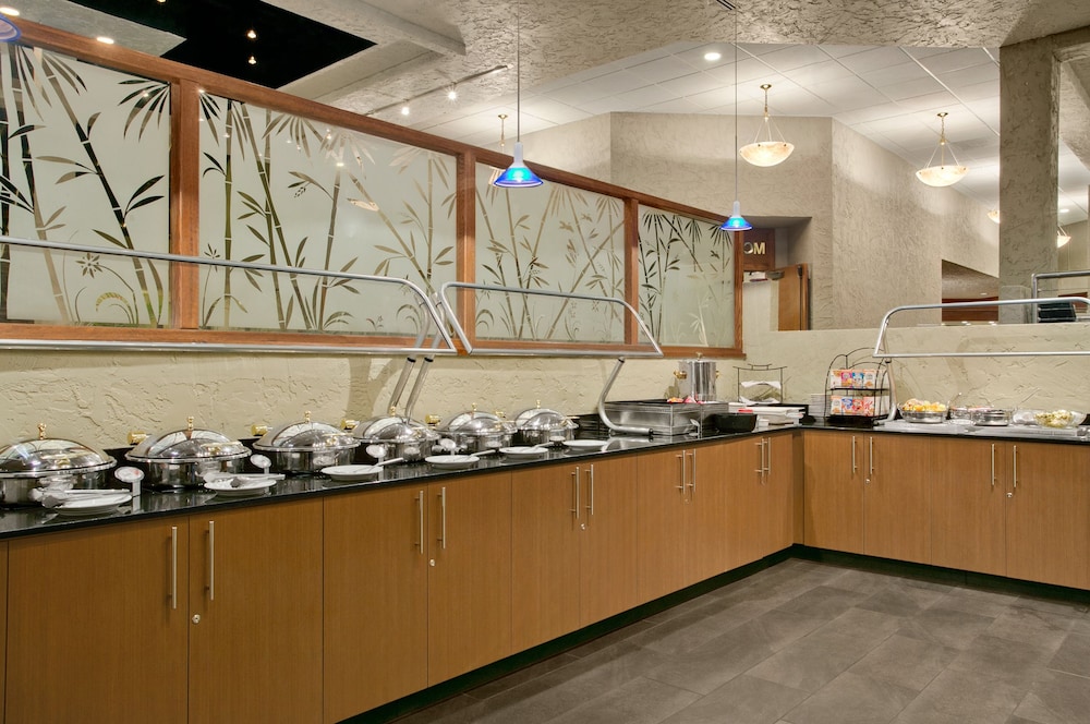 Crowne Plaza Columbus North Worthington by IHG - photo 32