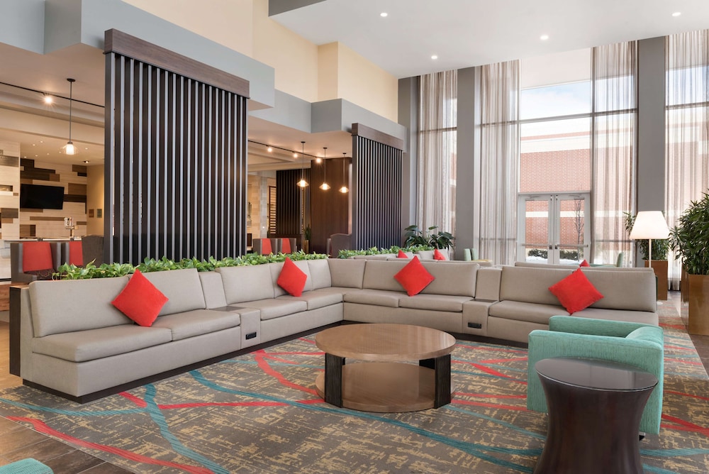 Embassy Suites by Hilton Chicago Naperville - photo 2
