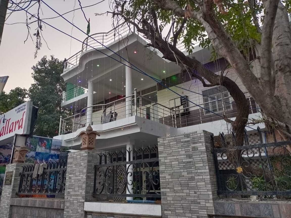 Hotel Mallard Rainbow in Bharatpur, India