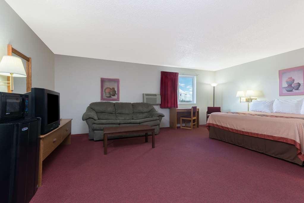 Super 8 by Wyndham Raton - photo 14