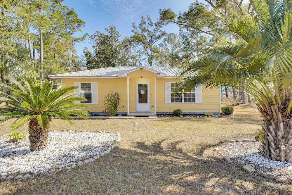 Close to Highway & Border: North Florida Hideaway — hotel in Jennings