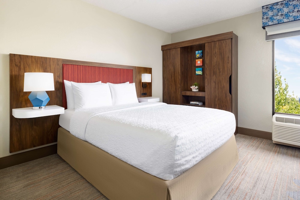 Hampton Inn Long Island Islandia - photo 13
