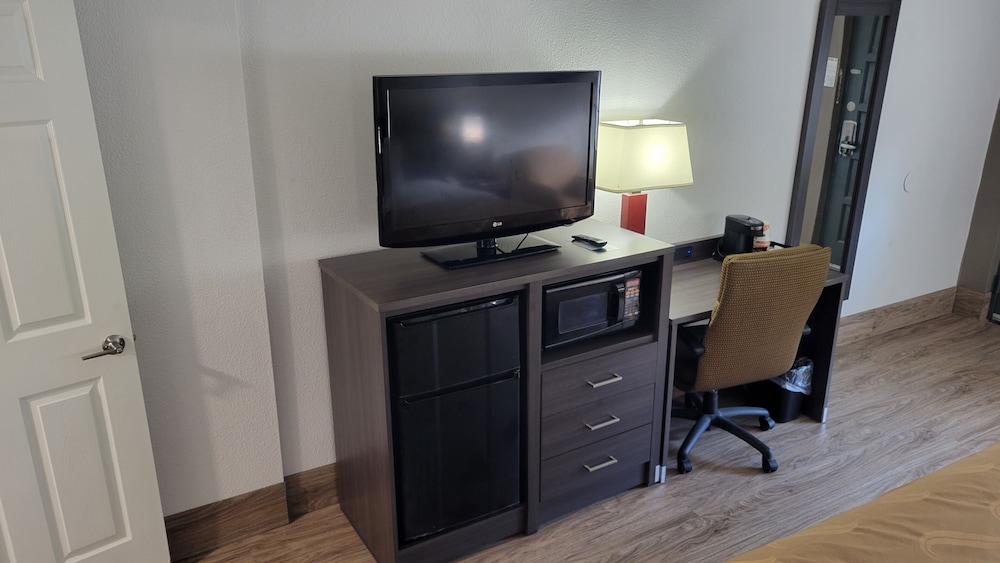Quality Inn Forsyth near GA Public Safety Training Center - photo 9