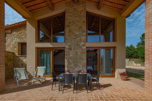 Agriturismo I Cerroni Montescudaio — 4-Star Luxury Hotel in Montescudaio, Italy
