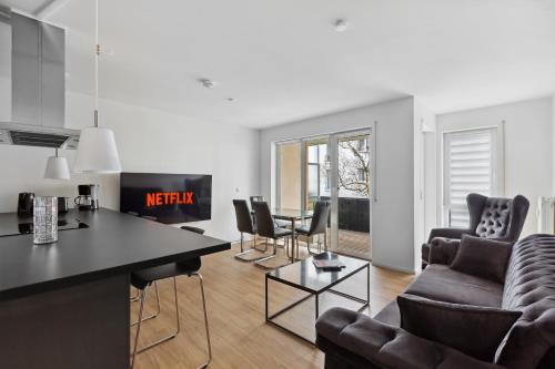 Eindrucksvolle Zwei Zimmer Wohnung mit Balkon und großer Küche in Leipzig, Germany