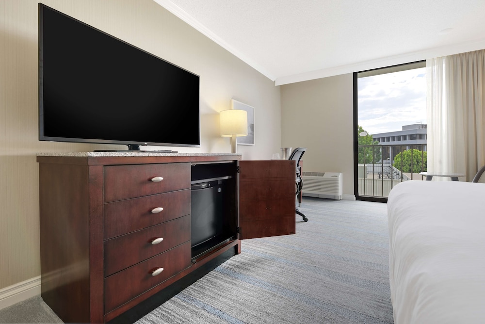 Hilton Irvine Orange County Airport - photo 13