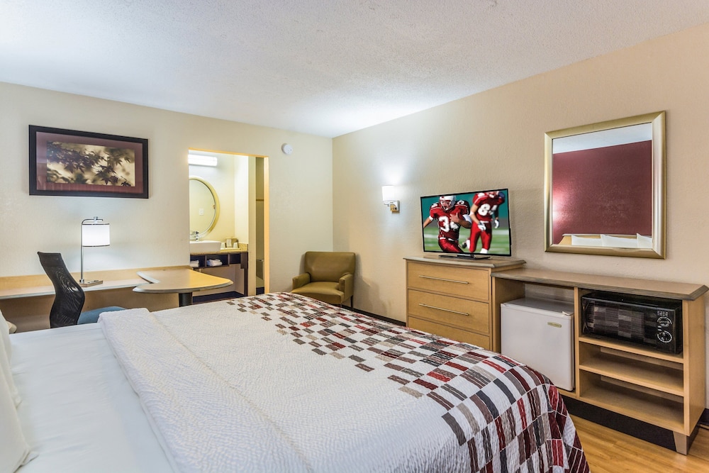 Red Roof Inn Williamsburg - photo 13