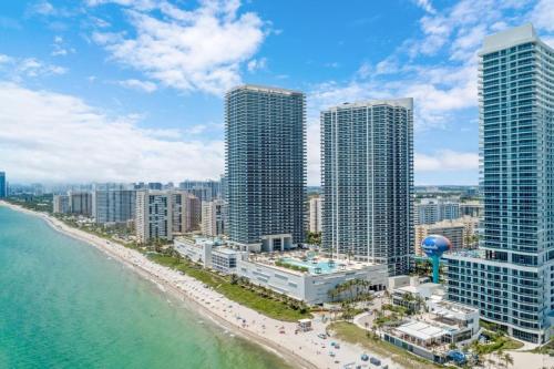 Beautiful Ocean Front 3 Bed 3 Bath @ Hyde Resort - photo 38