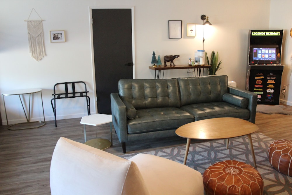Sierra Blue Hotel & Swim Club - photo 12
