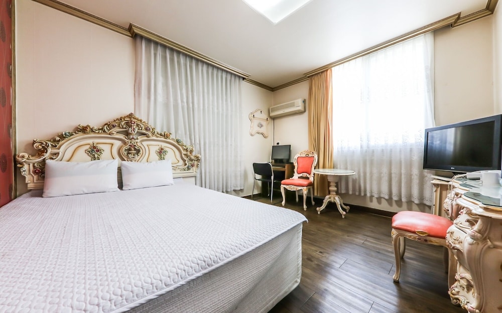 Chungju Goungjeon in Waegwan, South Korea