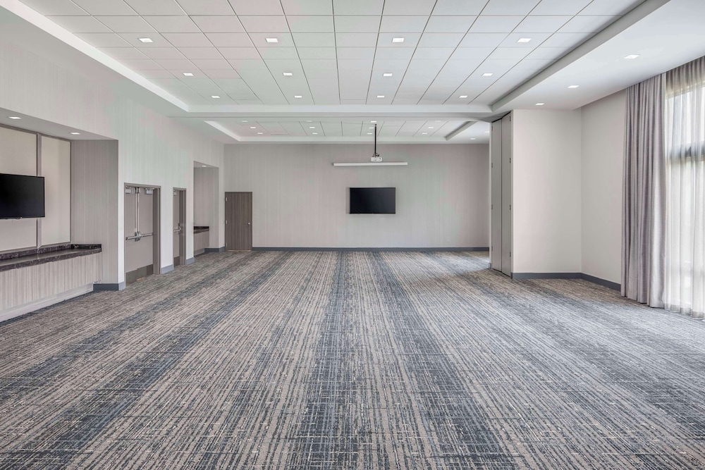 Embassy Suites by Hilton Atlanta Midtown - photo 40