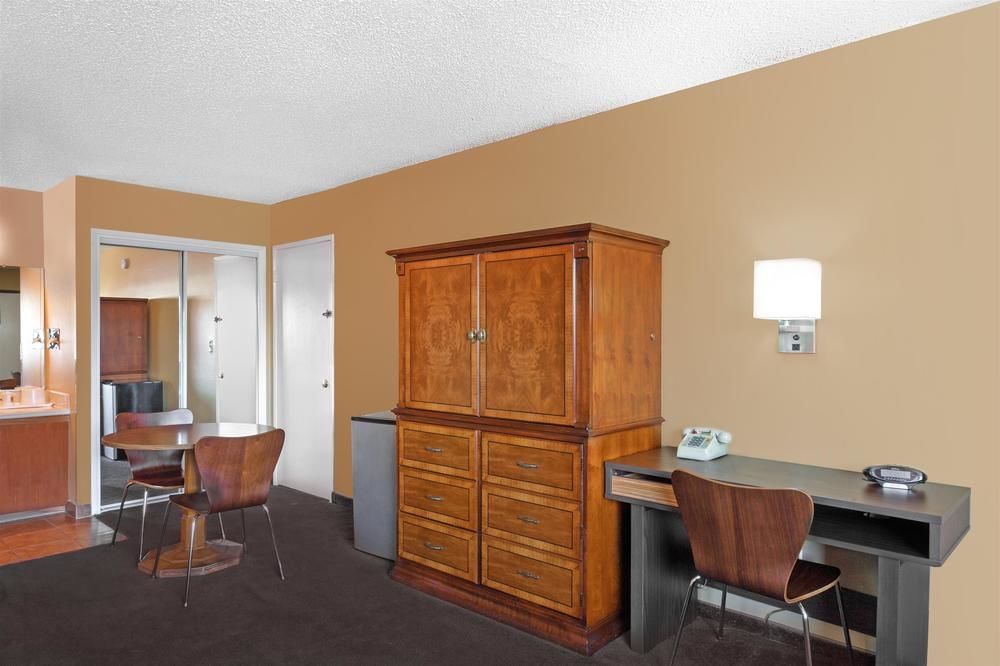 Super 8 by Wyndham Canoga Park - photo 21
