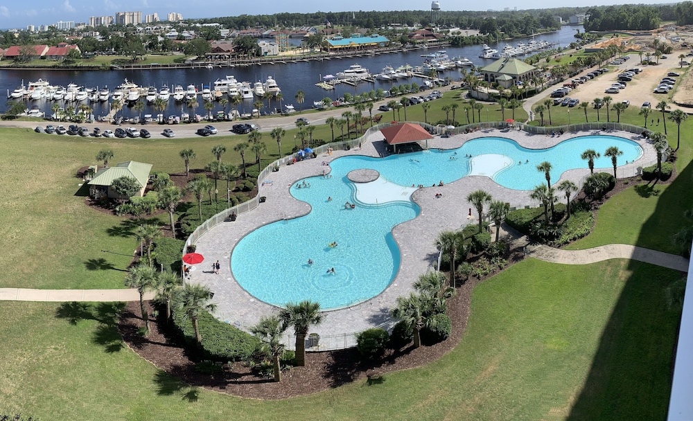 Yacht Club Villas #1 201 3 Bedroom Condo by Redawning — 4-Star Luxury Hotel in Myrtle Beach, United States