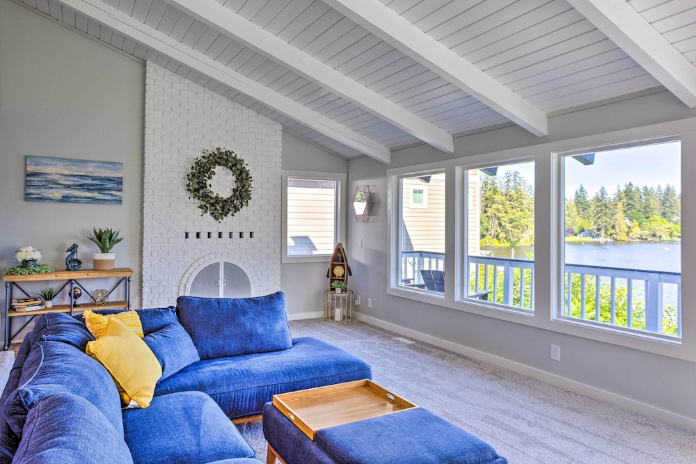 Lakeside Lacey Gem w Fire Pit Private Dock — hotel in Lacey