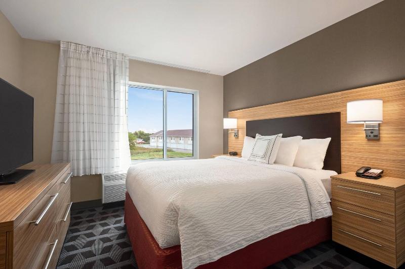 TownePlace Suites by Marriott Janesville - photo 45