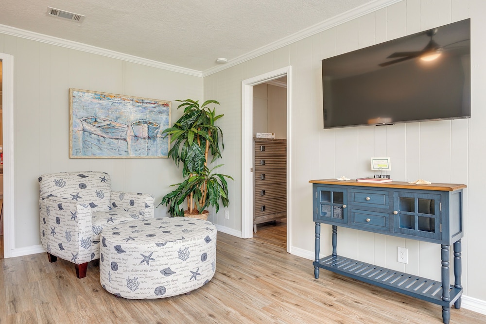 Charming Gulfport Home about 2 Mi to Marina — 4-Star Luxury Hotel in Gulfport, United States